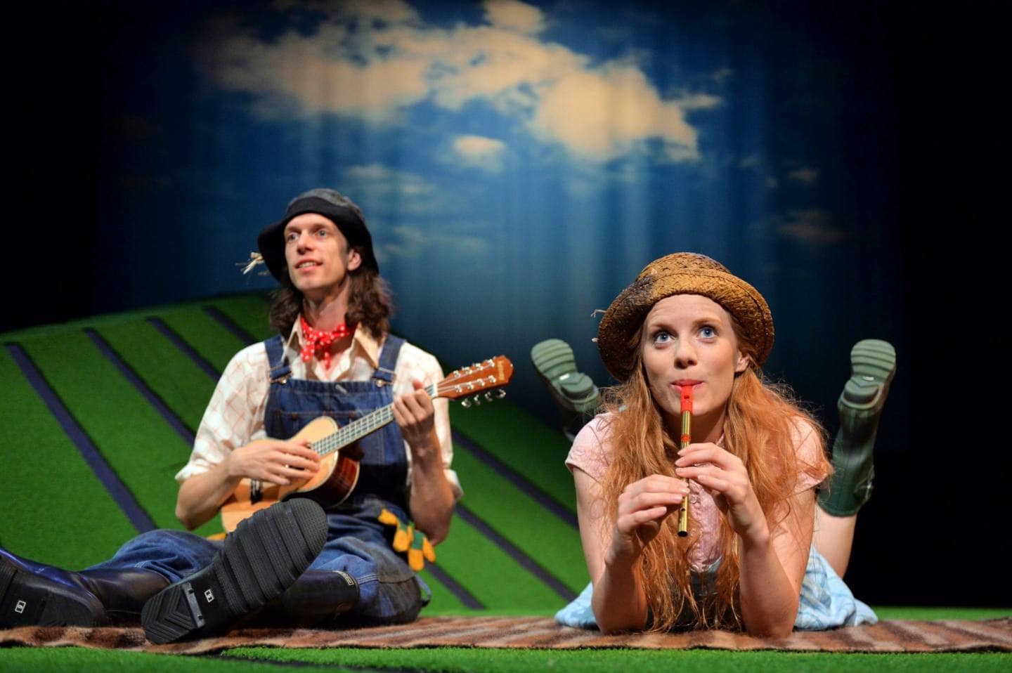 Edward-Day-Harry-OHay-and-Muireann-Bird-Betty-OBarley-in-The-Scarecrows-Wedding-Edinburgh-Festival-2015.-Photo-Steve-Ullathorne