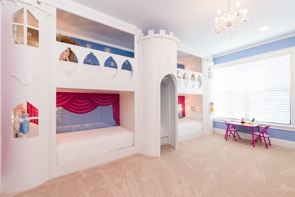 Reunion Resort 2500's Disney princess bedroom