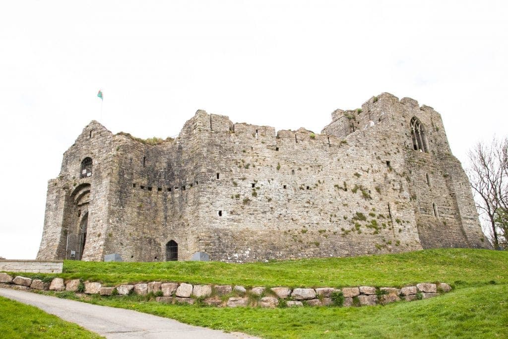 5 Reasons to Visit Oystermouth Castle with Kids www.minitravellers.co.uk