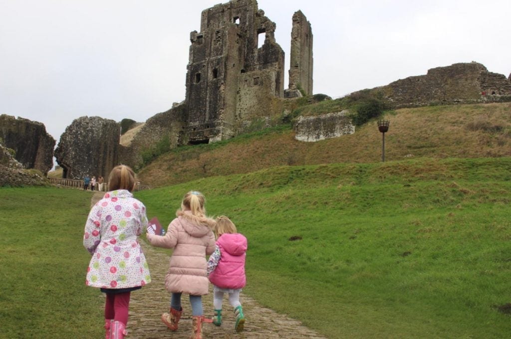 5 Reasons to Visit the Dorset with Kids www.minitravellers.co.uk