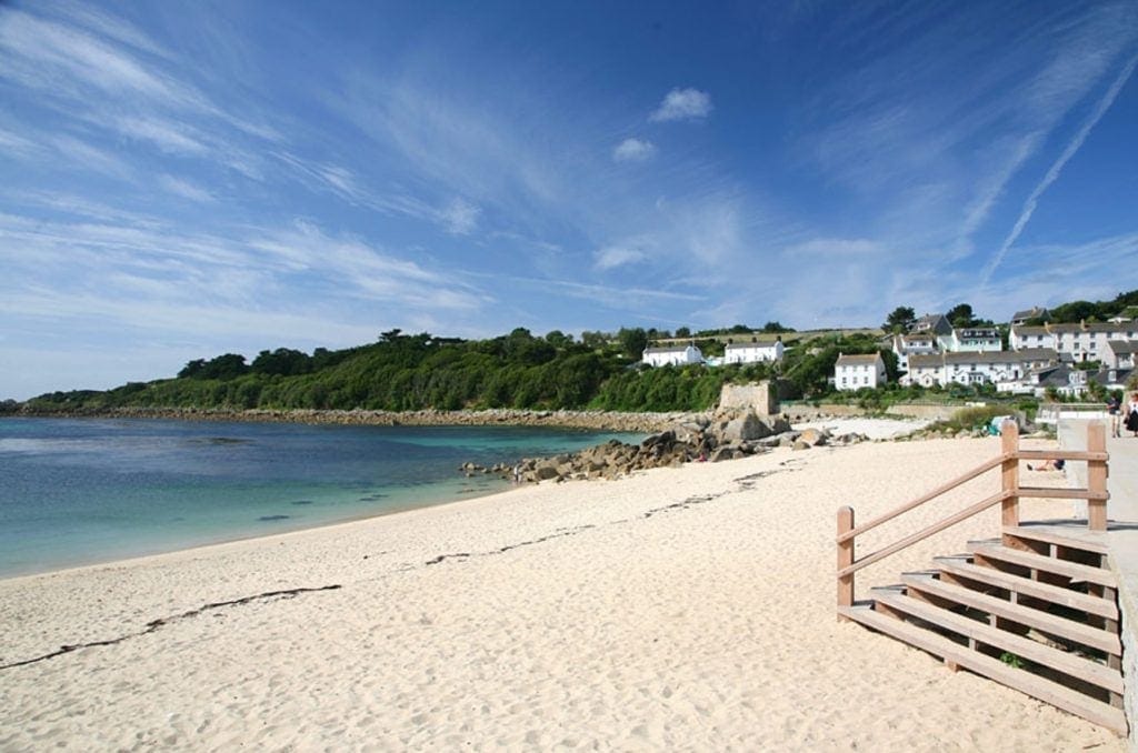 http://www.kiddieholidays.co.uk/27-baby-and-toddler-friendly-places-to-stay-in-cornwall/