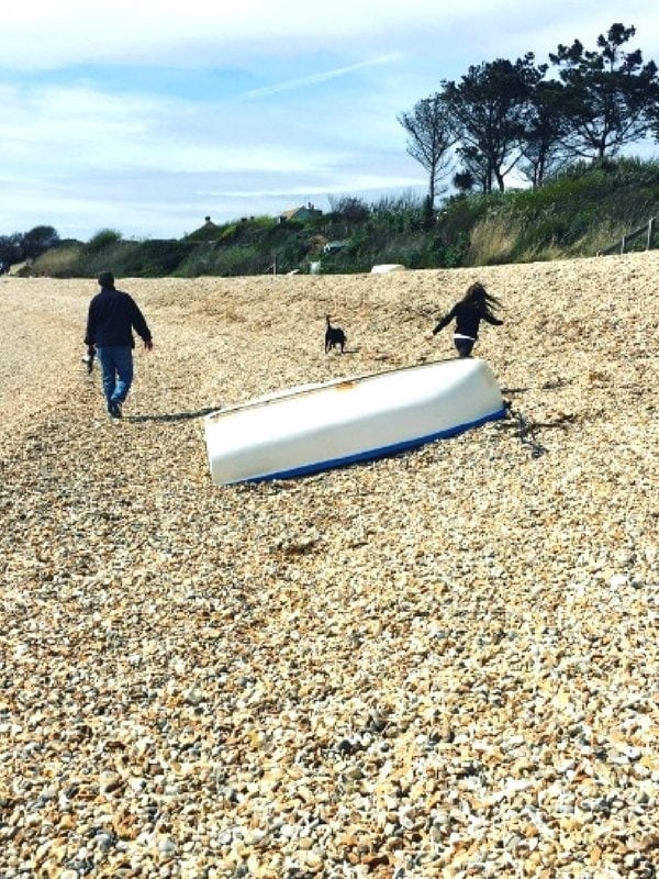 10 Things to do in Dorset with Kids - Visiting the beach with kids