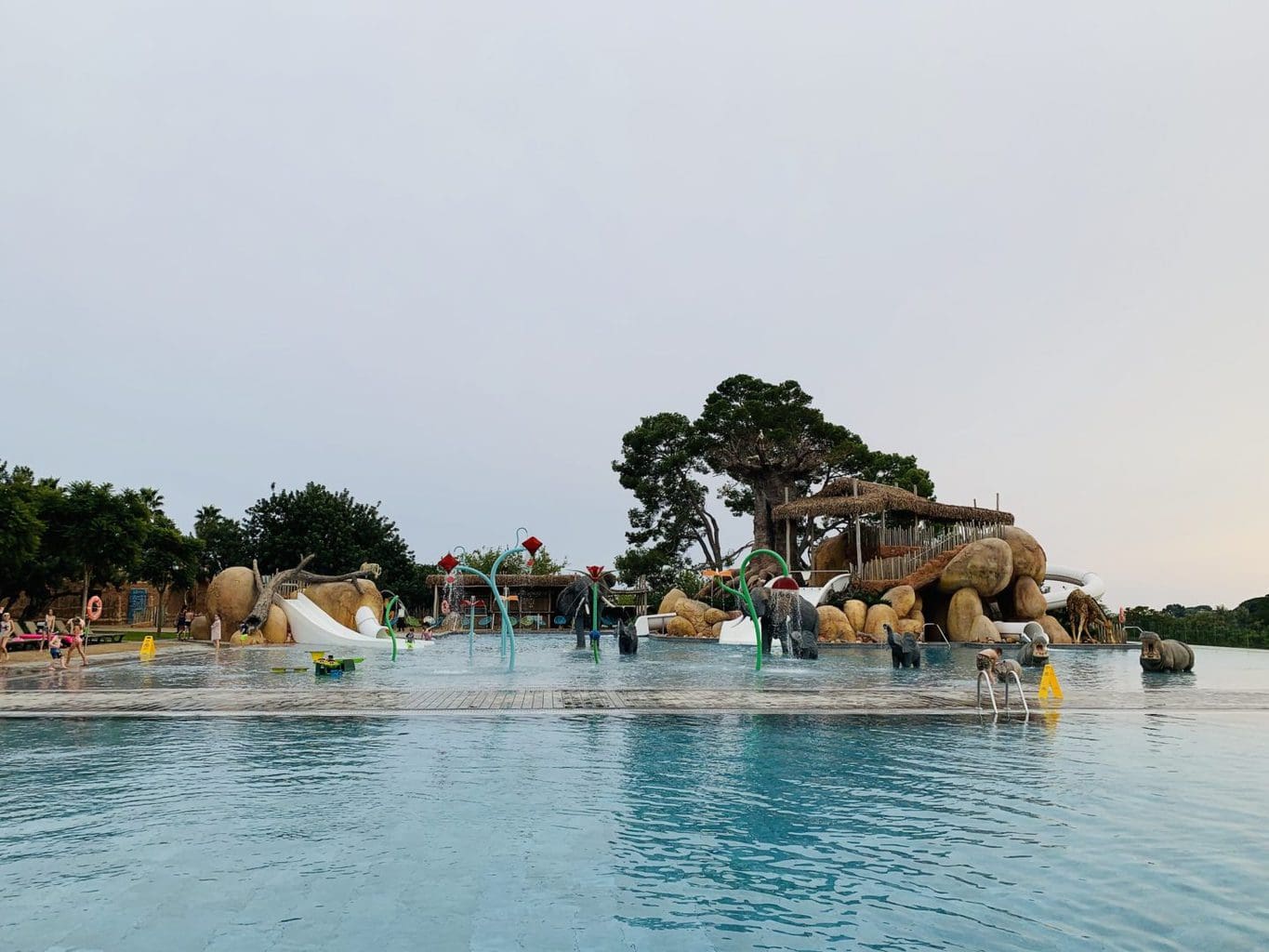 Pool at Sangulí Salou